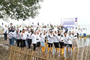 HUMANITRIP: Tanam 2.130 Mangrove, Kolaborasi Kebaikan Human Initiative dan Paragon untuk Lingkungan
